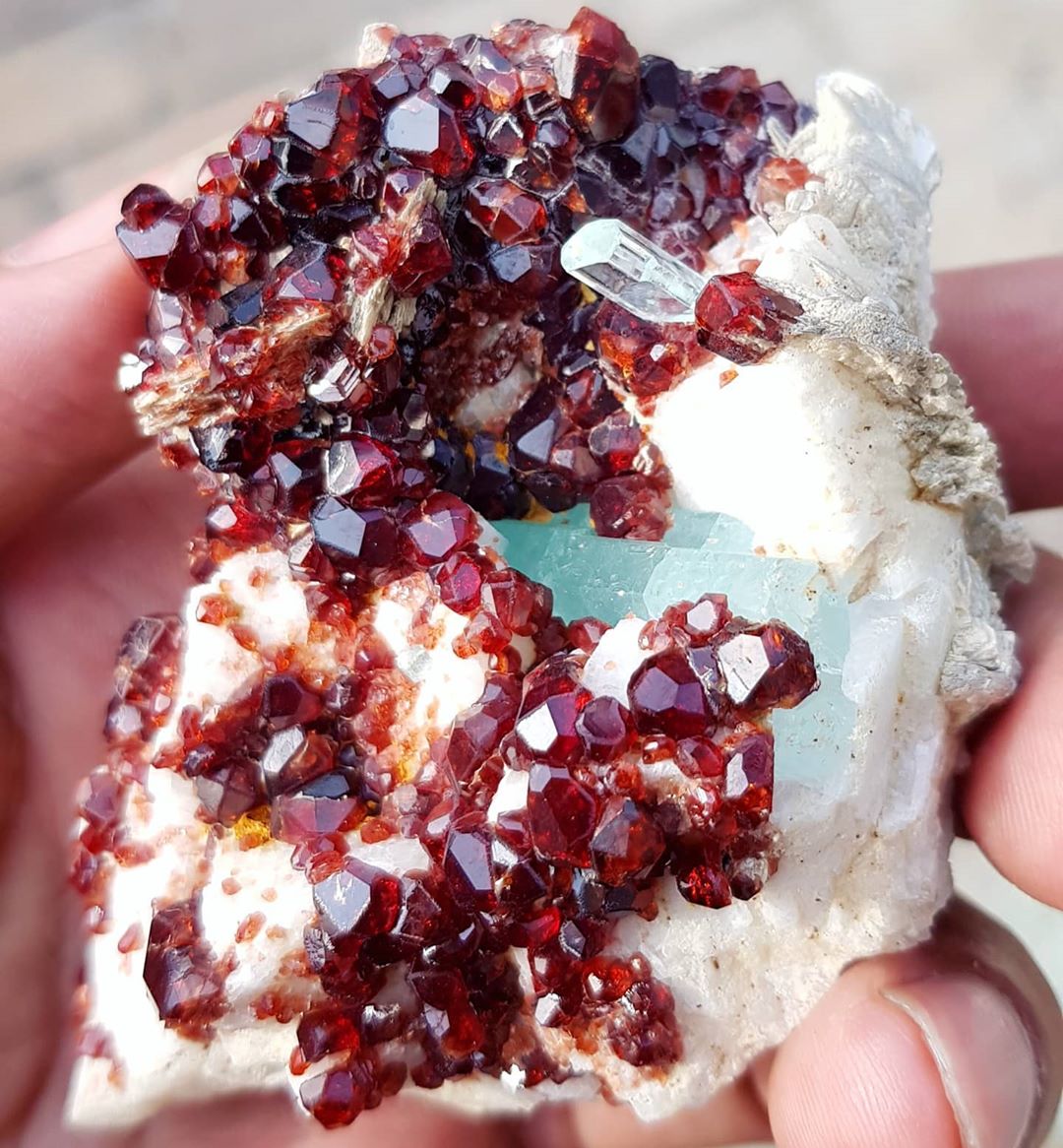 Spessartine garnet crystals and Aquamarine grown on feldsper from Shigar valley, northern area of Pakistan

Credit: Shaheen Miners

#minerals #crystals