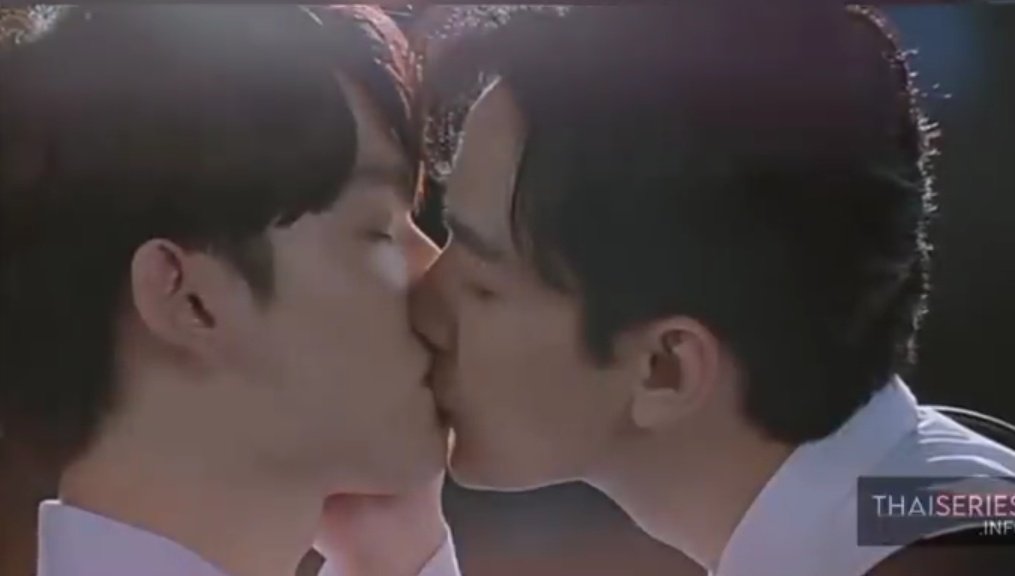 brook9955's tweet photo. MA DUE BACI IN UNA PUNTATA?? 
STO AVENDO ALLUCINAZIONI PER CASO??? #GENYEP3 #GenYTheSeries https://t.co/qxjqhHdgen