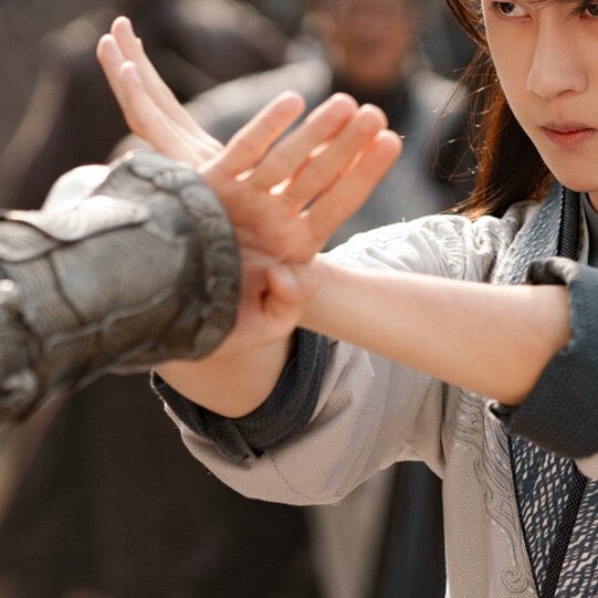 yibo’s hands from the legend of fei official weibo —a thread for yands enthusiasts!