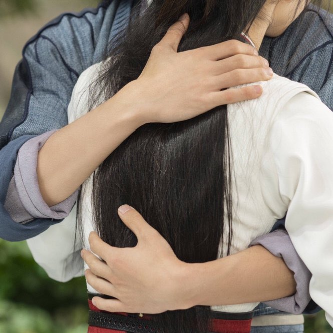 yibo’s hands from the legend of fei official weibo —a thread for yands enthusiasts!