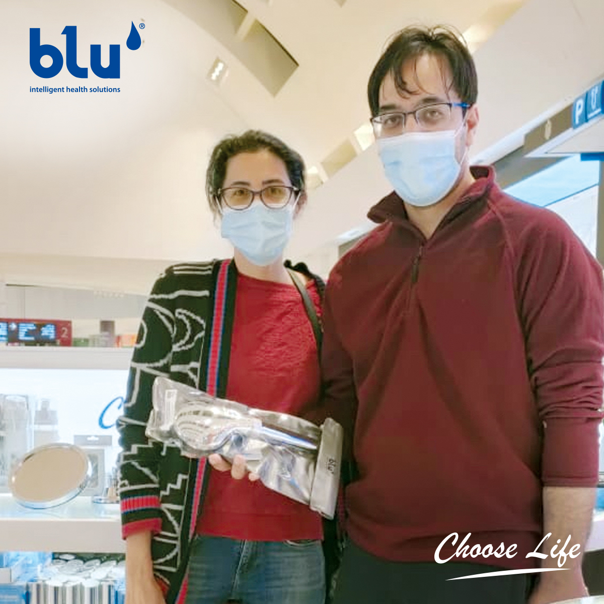 Swiss_blu's tweet photo. Say hi to our first-time customers from Iran!  Mr. Yassin Danish and his lovely wife 😍

Thank you for trusting blu 💙

Order Now: https://t.co/FoC7zVXwaD

#bluProtectsYou #ChooseLife #ShowerFilter #HairCare #SkinCare #Health #StopHairLoss #MyDubai https://t.co/0Xe1UKmF0V