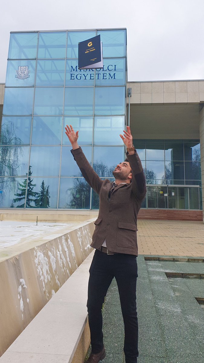 بالعلم تجذب العقول ، وبالأخلاق تجذب القلوب.
لله الفضل من قبل وبعد .
المكسب الأكبر والأهم بهيدا اليوم هو الفرح يلي شفتو بعيون (( أمي وأبي ❤️ )) 

Master's degree in mechanical engineering