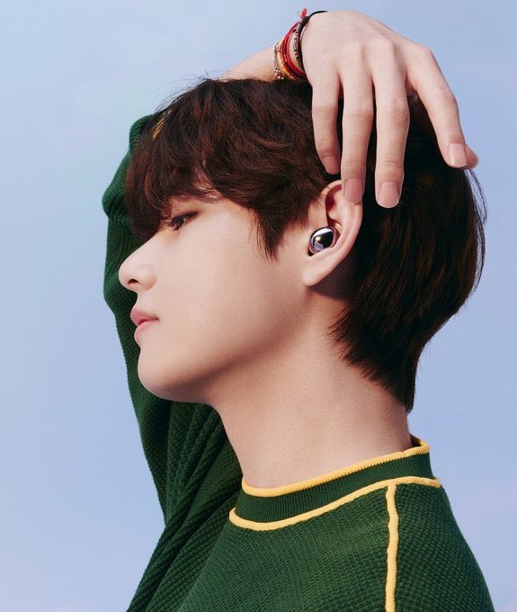 taehyungdj_'s tweet photo. kim taehyung’s side profile screams PERFECTION https://t.co/vb7NRHFU6U