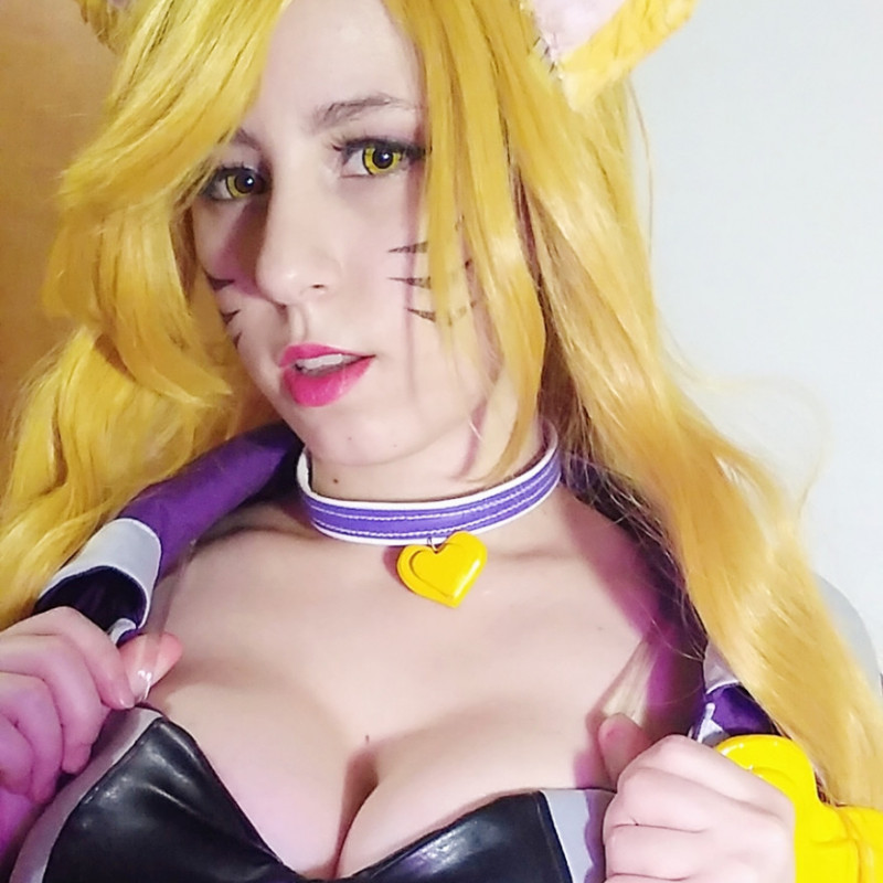 DesuArisu's tweet photo. Yay! I just sold my Store Item: Ahri set! Check it out here https://t.co/OvrQLHkBf2 #MVSales https://t.co/fxZgEVgdI9
