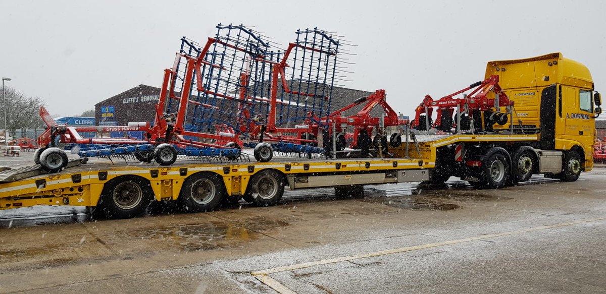 OPICOag's tweet photo. Even more Sward Lifters off to their new homes, accompanied by some Grass Harrows on this snowy Thursday. It seems everyone is thinking about their grass - have you thought about yours?  #morefromgrass 

See the full OPICO grassland range on our website https://t.co/2HZX6vn4NV https://t.co/HikQldjJuL