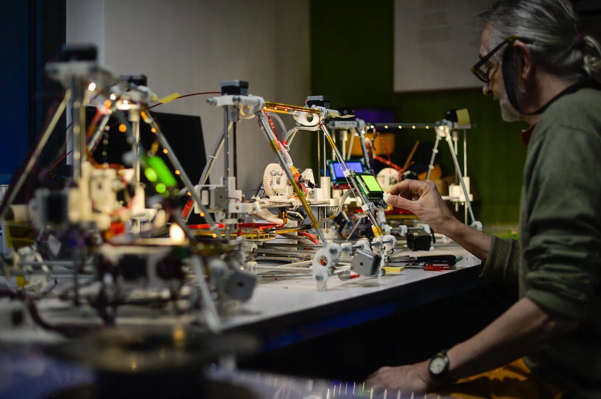 web5_fablab's tweet photo. @MarlinFirmware @SallyRepRap 3 gorgeous ladies. They are quite the same age, 2013. That's years of care, joy and tears, and they are still ready to print. (📷Daniel Mielniczek) https://t.co/QKpr4w4Xb1