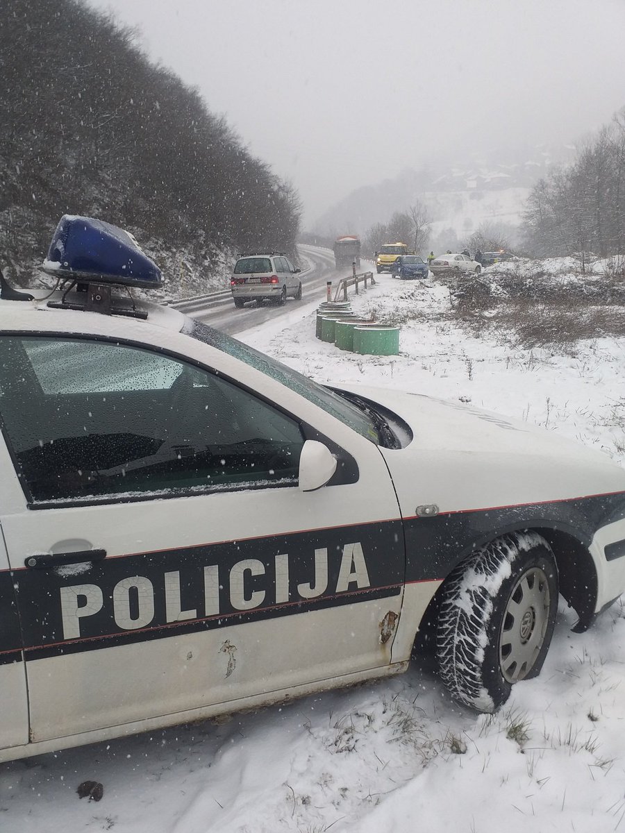 djvujovic's tweet photo. Kombi koji je vozio osumnjičeni za ubistvo u Zenici prevezen na dodatna vještačanja i analize ..Sve informacije donosimo u Vijestima i Dnevniku @novabhtv https://t.co/iMJsT73k1F