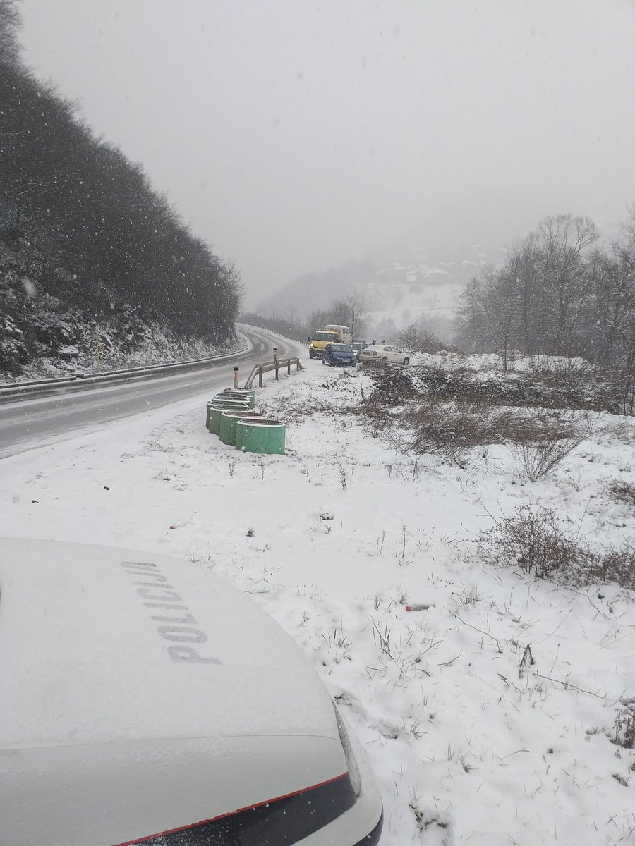 djvujovic's tweet photo. Kombi koji je vozio osumnjičeni za ubistvo u Zenici prevezen na dodatna vještačanja i analize ..Sve informacije donosimo u Vijestima i Dnevniku @novabhtv https://t.co/iMJsT73k1F