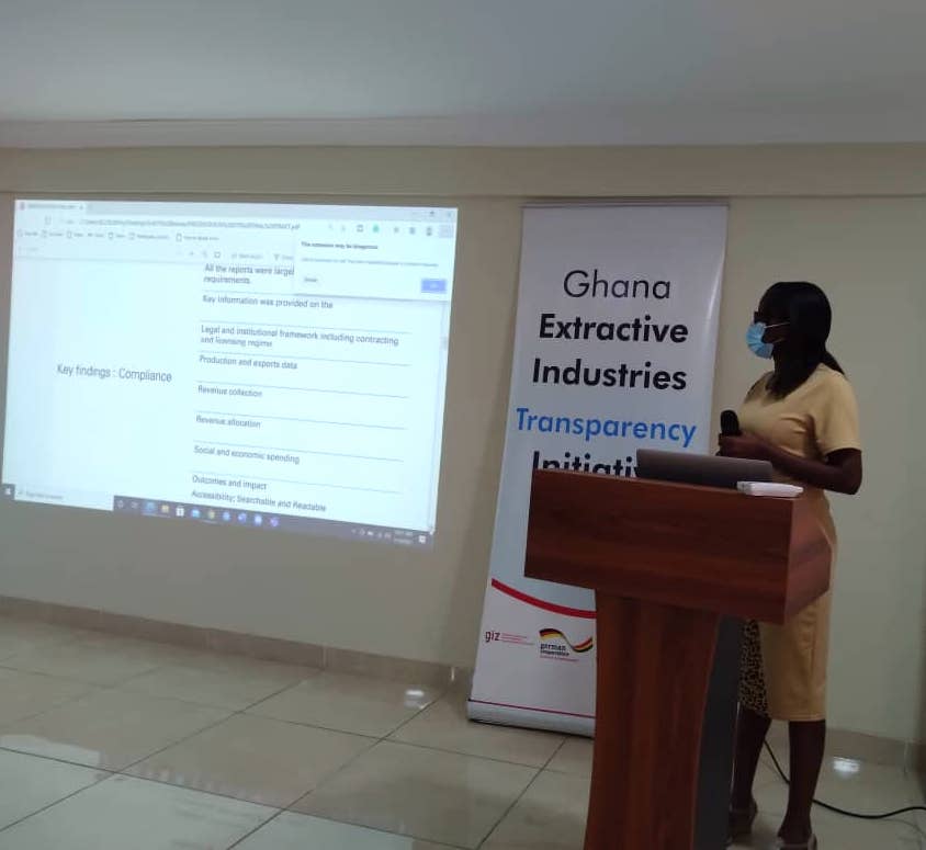 @AcepPower's #PolicyAnalyst, Abigail Quarshie, shares with participants, the Centre’s analysis of the @EITIorg reports for #Ghana, #Liberia, and #SierraLeone at the #GHEITI's #NewYearRetreat at #Koforidua.
#LEITI #SLEITI 
@MoF_Ghana @parliament_gh @energy_min @ImaniAfr @bftghana