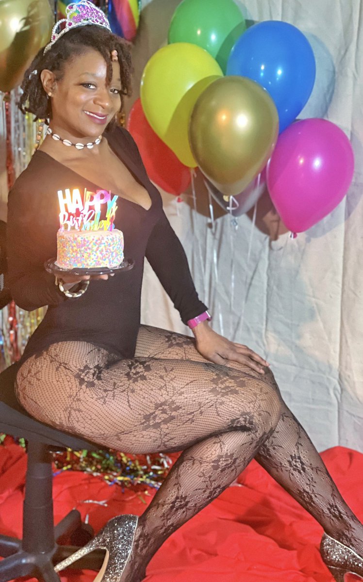 Alb_gottaluvme's tweet photo. Happy birthday to me!! #birthday #CapricornSeason #birthdaygirl #talk40tome #fabulous40 #flirty40 https://t.co/QNQaBPowcT