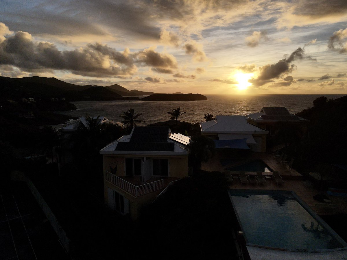 gr8xvilla's tweet image. First flight of SkyShip5. Playing with 
#NeutralDensityFilter on #islandsunrises