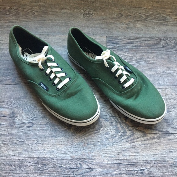 Poshology1's tweet photo. So good I had to share! Check out all the items I'm loving on @Poshmarkapp #poshmark #fashion #style #shopmycloset #vans: https://t.co/salOZuw2LR https://t.co/PakdUoSUDK