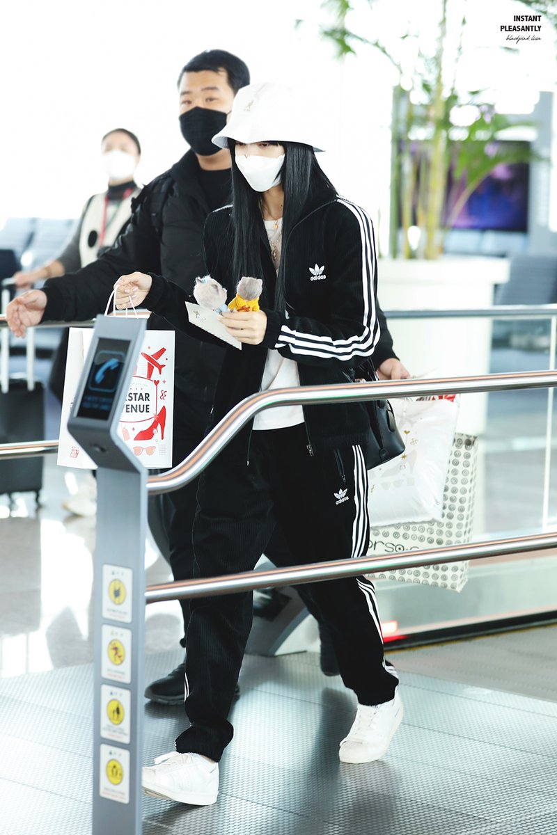 Instant Pleasantly tweet media