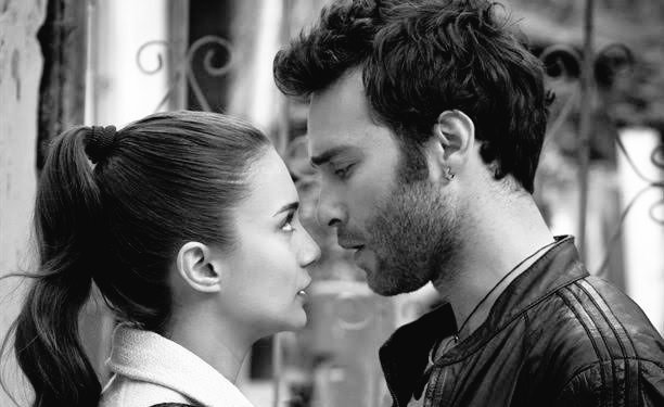 vedduhaa_'s tweet photo. Ah BAH iki gözümün çiçeği ne günlerdi be.. Zaman nasıl hızlı geçiyor finali yok sayıyorum sonsuza kadar biliyorum bir yerlerde mutlular 🕊️🕊️
#fankafa #BirAşkHikayesi https://t.co/ZTh5jZGvdQ