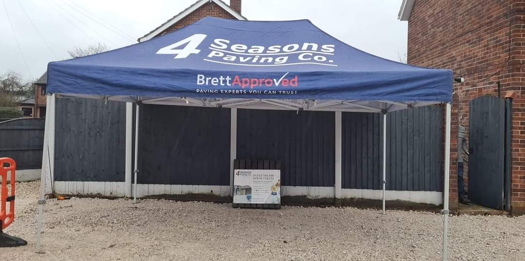 There's some horrible weather up &amp; down the #UnitedKingdom today but luckily #BrettApprovedInstaller <a href="/4SeasonsPaving/">4 Seasons Paving Co</a> have come prepared with their gazebo.
🌧️🌨️🌫️❄️☔

#paving #landscaping #hardlandscaping #patio #driveway #drive #concrete #porcelain #blockpaving @Tweets_by_Brett