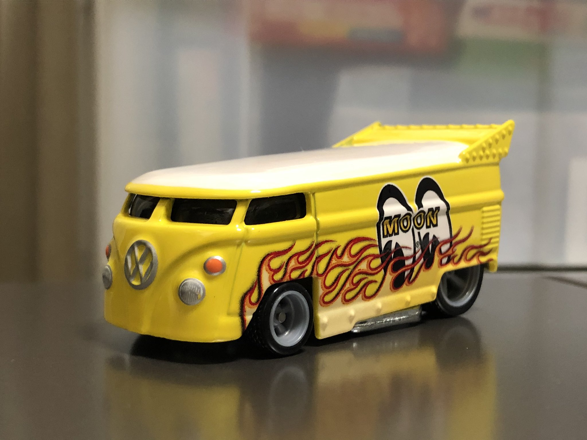 ホットウィール フォルクスワーゲン ドラッグ バス ムーンアイズ