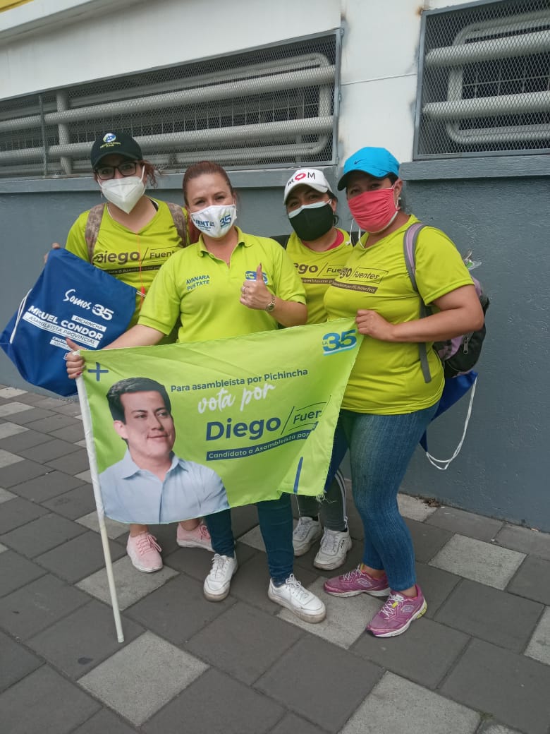 ayanara1874's tweet photo. El mensaje del CAMBIO llega a nuestro Pueblo en Quito. 
Por un Ecuador de Oportunidades 🇪🇨 el 7 de Febrero 🗳🇪🇨💪 Vota Todo 35
 Asamblesistas
#Diegofuentes 
#AyanaraPuetate
Por 👇
Distrito Norte
#DistritoNorte https://t.co/u8mMPWoQke