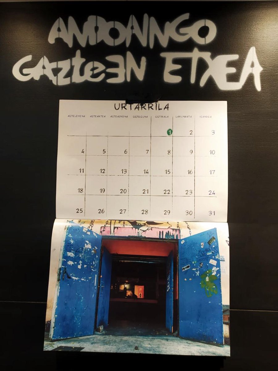 Kaixo Gaztiak!!!
Gaztetxeko zenbait produktu dittuzue eskuragai

- kamixetak 10€
- jertxeak 20€
- poltsak 5€
- egutegiak 8€
- Andoaingo Gaztetxeko liburua 10€

Animatu, bidali MD bat nahi dezun produktuakin eta lagundu bide batez proiektu autogestionatu hau aurrera eramaten.