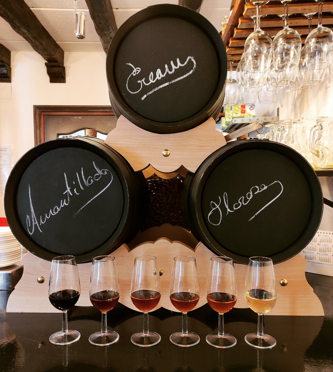 La vida se basa en colores, olores y sabores.

#eltabanquito #sherrywine #jerez #alcaládeguadaíra #vinos