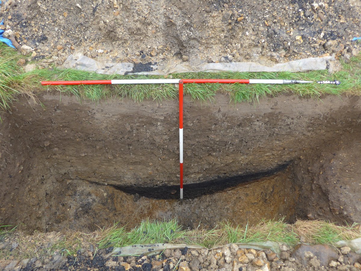 In a field South of Lake Farm Roman legionary fortress our geofiz located a ditch filled with highly magnetic material. Limited excavation suggests this was part of an industrial annexe #RomanFortThursday
