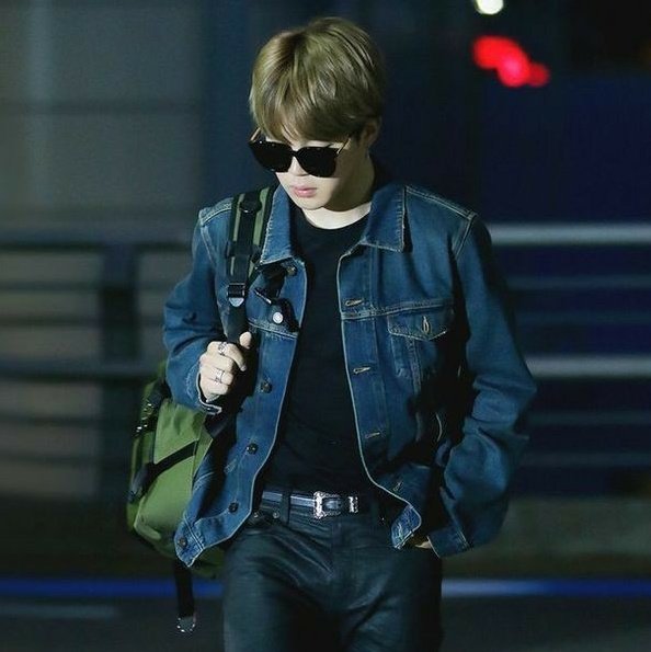 Jimin having his shirt tucked in ; a necessary thread