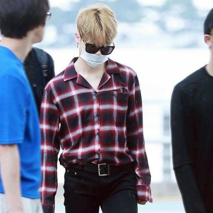 Jimin having his shirt tucked in ; a necessary thread