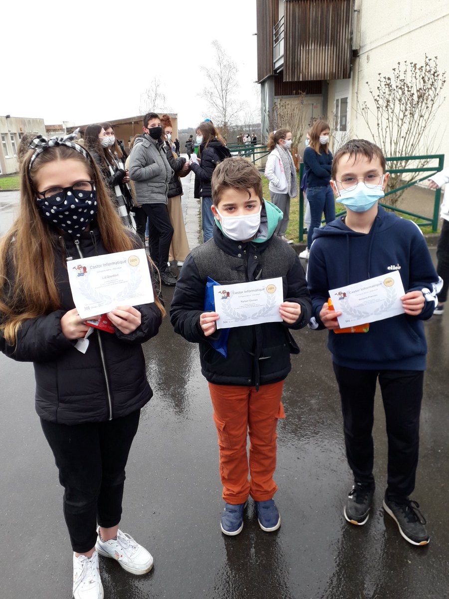 ReneGond's tweet photo. Remise des récompenses et des diplômes du concours Castor. Participation de plus de 100 élèves. 
Vive les mathématiques https://t.co/D8fMFj2814