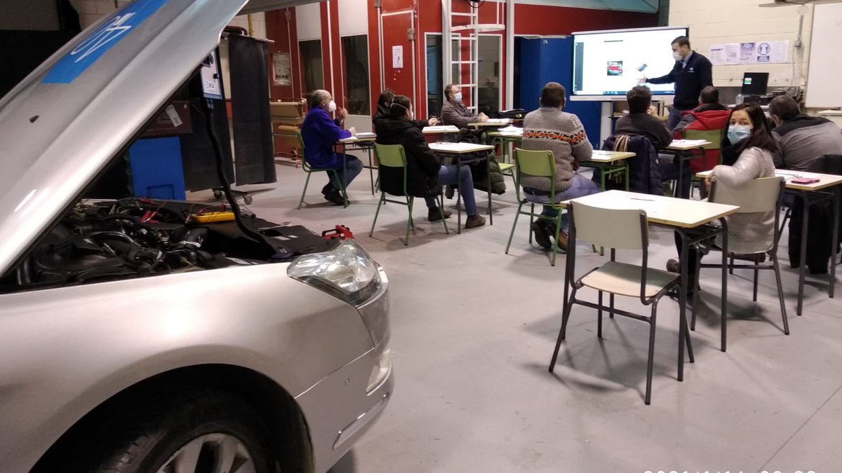 4Dguia's tweet photo. IV Jornada formativa del proyecto #DGUIA40 en @cifppicofrentes. Trabajando sobre el Citroën C5. La realidad tecnológica del sector del automóvil para llevar el modelo formativo de la empresa al aula.

@GrupEinaDigital @cpifpbajoaragon @cifppicofrentes @cipdonapea @cifpa_aragon https://t.co/LufDeyOVZj