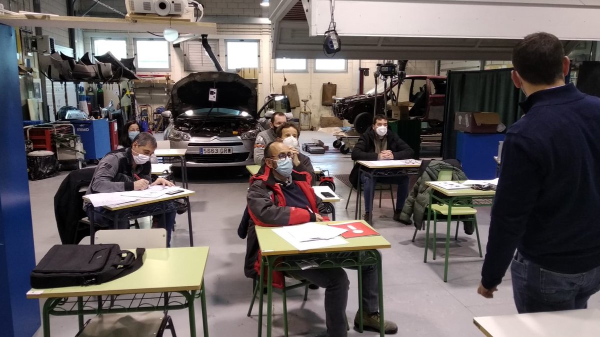 4Dguia's tweet photo. IV Jornada formativa del proyecto #DGUIA40 en @cifppicofrentes. Trabajando sobre el Citroën C5. La realidad tecnológica del sector del automóvil para llevar el modelo formativo de la empresa al aula.

@GrupEinaDigital @cpifpbajoaragon @cifppicofrentes @cipdonapea @cifpa_aragon https://t.co/LufDeyOVZj