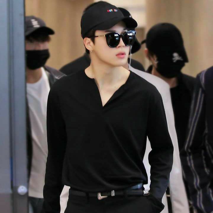 Jimin having his shirt tucked in ; a necessary thread