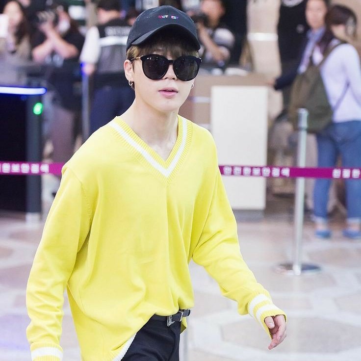 Jimin having his shirt tucked in ; a necessary thread