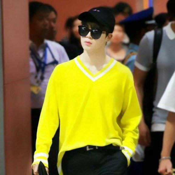 Jimin having his shirt tucked in ; a necessary thread
