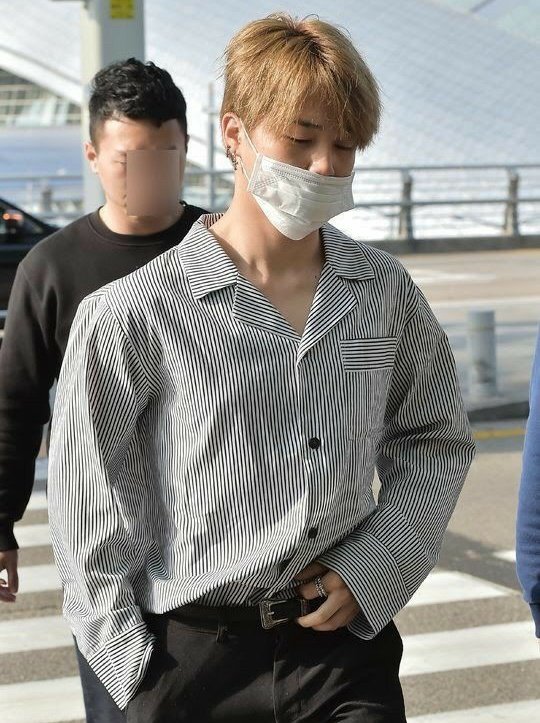 Jimin having his shirt tucked in ; a necessary thread
