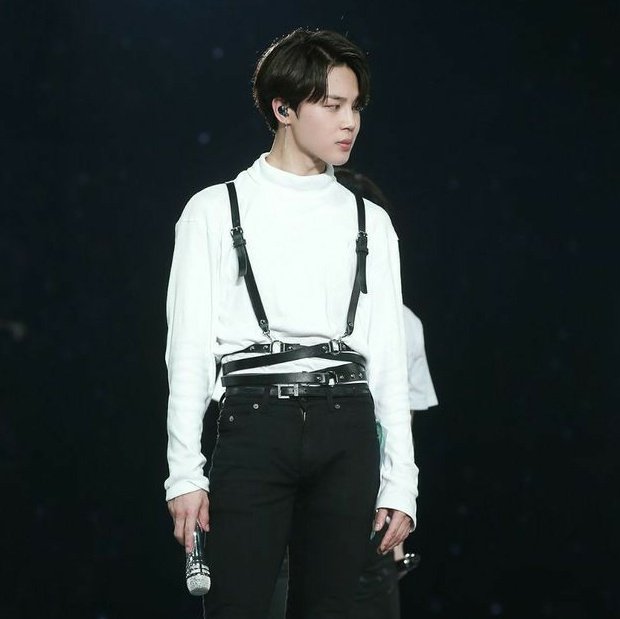 Jimin having his shirt tucked in ; a necessary thread