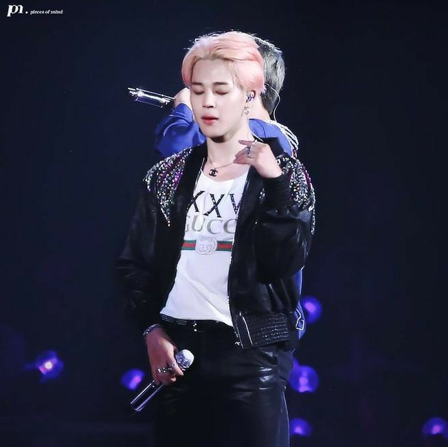 Jimin having his shirt tucked in ; a necessary thread