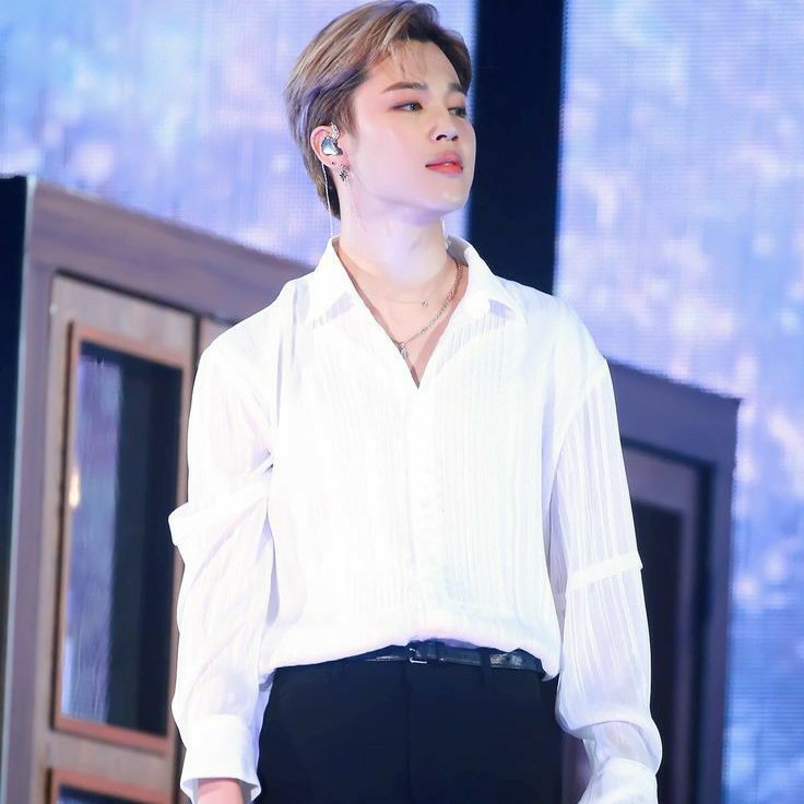 Jimin having his shirt tucked in ; a necessary thread