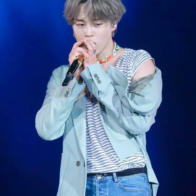 Jimin having his shirt tucked in ; a necessary thread