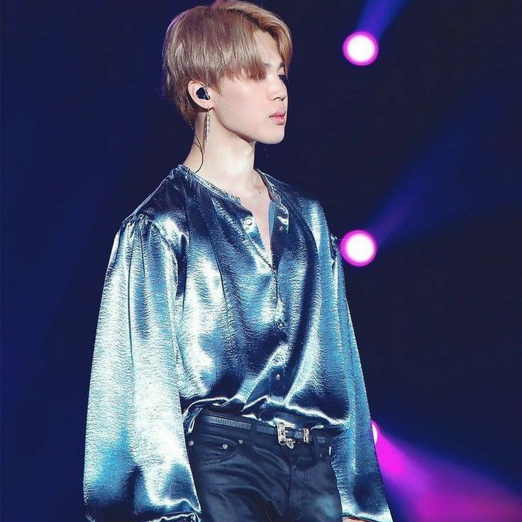 Jimin having his shirt tucked in ; a necessary thread
