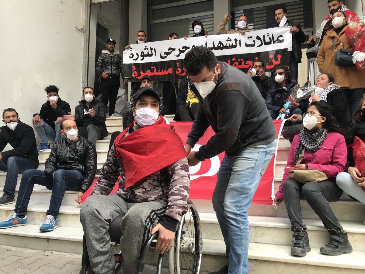 Protesters heading for Avenue Bourguiba to demand the official publication of the list of martyrs and those injured during the revolution  #tunisia