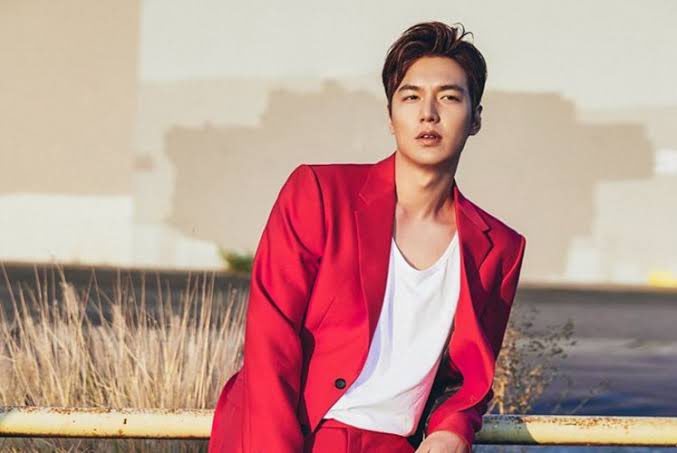 BoombuzzNG's tweet photo. Ladies, pick your choice 😍❤️

Retweet for Regé Jean Page, Like for Lee Min Ho https://t.co/fLQwyvlLbh