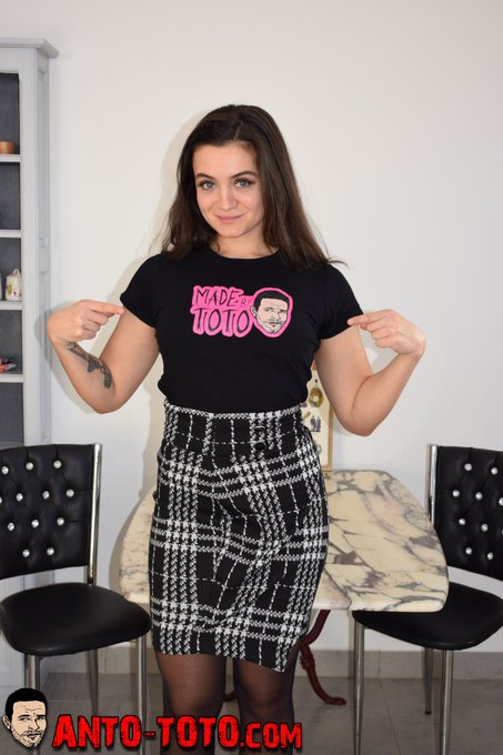 Devinez qui passe dans les #CastingsDAntoToto !! Elle est belle, jeune, #Sexy , elle est brune aux yeux<a href="/tag/castingsdantototo"class="tags">#CastingsDAntoToto</a><a href="/tag/sexy"class="tags"><span>#sexy</span></a><a href="/tag/coquine"class="tags"><span>#coquine</span></a>
