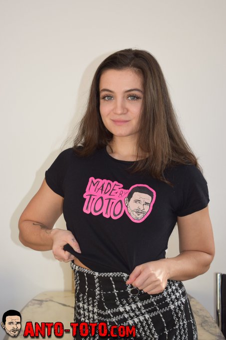 Devinez qui passe dans les #CastingsDAntoToto !! Elle est belle, jeune, #Sexy , elle est brune aux yeux<a href="/tag/castingsdantototo"class="tags">#CastingsDAntoToto</a><a href="/tag/sexy"class="tags"><span>#sexy</span></a><a href="/tag/coquine"class="tags"><span>#coquine</span></a>