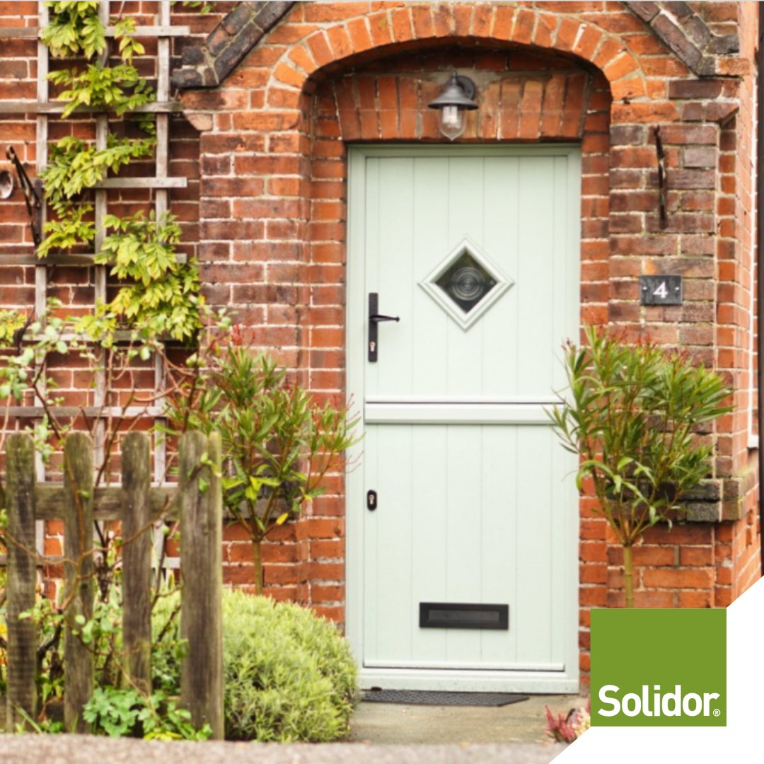 SolidorLtd's tweet image. We call this art. 👇 After all, it does come in a frame! 😁 Share your Solidor installations with us using the hashtag #Solidor 📸: strattonglass #CompositeDoors