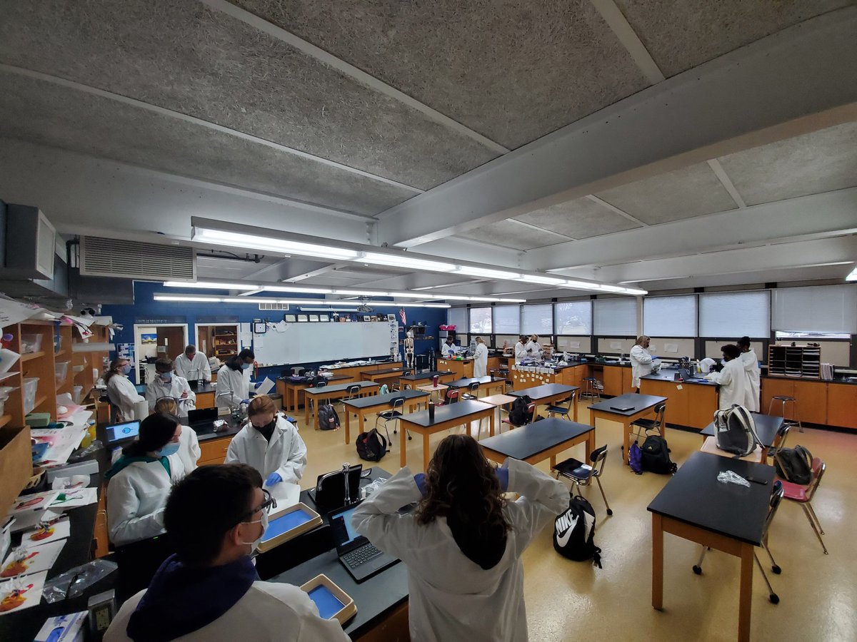 PrincipalDrury's tweet photo. With the start of 2nd Semester, it is time to resurrect the @PrincipalDrury Twitter! Spent time with Mrs. V's Human Body Systems class as they dissected some Cow eyeballs! #PLTW #handsonlearning https://t.co/Vxu0cXBFXv
