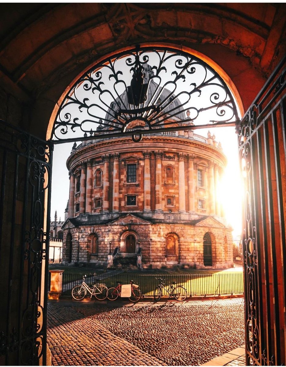 😍 What a stunning sunset over the Radcliffe Camera! Let's #DreamOxfordshire while staying at home!⠀⁠
⠀⁠
📸 @⁠robertbeasleyphotography [IG]⠀⁠
⠀⁠
⁠⠀⁠
#Oxford #VisitOxford #Oxfordshire #VisitEngland #VisitGreatBritain #uktravel