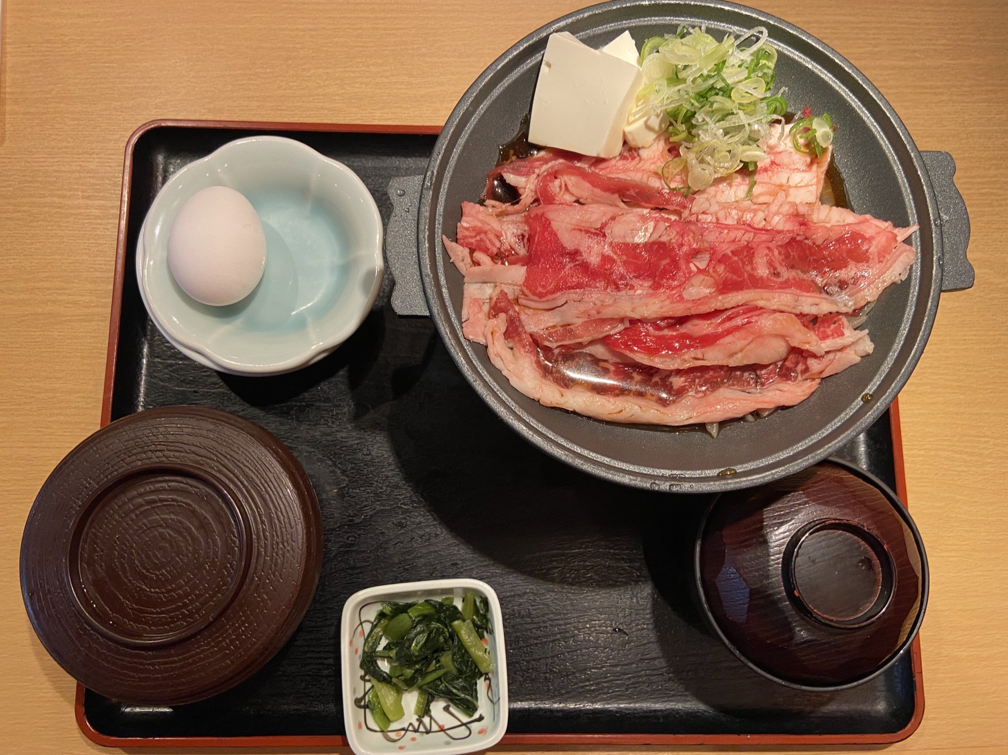 水野らむね 文明開化の音がする 1人用のすきやきです 戦争は 一生のうちに経験するだろうってさ いま 私の戦時中 私だけじゃないっ でも 食べ物もある 住むところもある 家族もいる ありがたい もっと頑張れるんだ