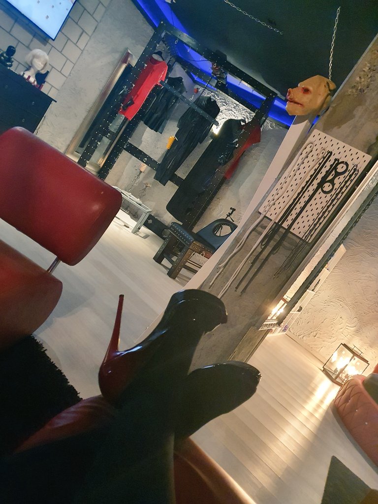 DominaSchweiz's tweet photo. So busy in #Switzerland
Overnight #kinky #clinic Session with #procaine, now getting ready for #gothic #vampire session. Who of you is into such #fetish?
#Mistress #Switzerland #DominaSwitzerland #HerrinSchweiz

https://t.co/nbmTtvCPnJ
https://t.co/PcEQVSEG3u

@TeamGlamUK @PIPSub https://t.co/vsqCxCJYWR
