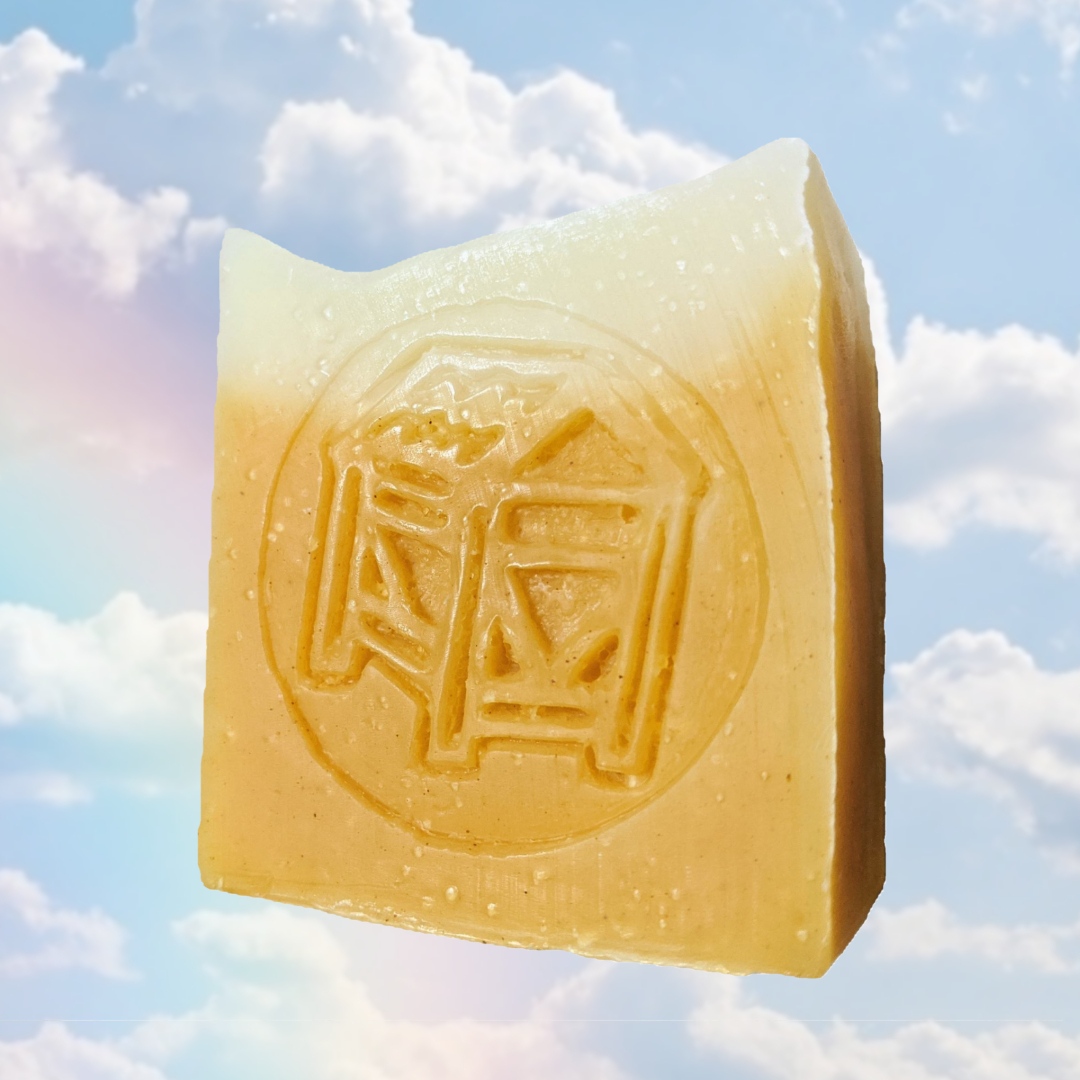 AshHopperSoap's tweet image. Lemongrass on the bottom and Anise on the top.  This bar is super dreamy, bright, cheerful and has a heavenly presence!!!⁠

#soapdevotion #soapfanatics #bathandbody #skincare #soapshare #organic #handmadesoap #shoplocal