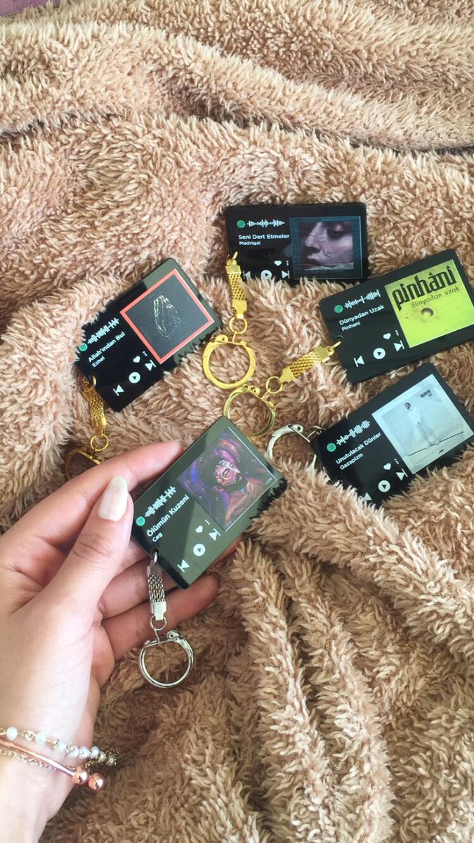 Siz de ürünlerimizi profilimizde bulunan Shopier mağazamızdan sipariş edip mail ve DM yolu ile ürünlerinizi özelleştirebilirsiniz 😇