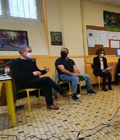 usepnationale's tweet photo. Visite de @RoxaMaracineanu à @poitiersfr ce matin sur déploiement @SavoirRouler : l’#Usep86 intervient en classe et centre de loisirs et remettra des attestations aux élèves des 50 classes inscrites au #PtitTour, a expliqué le pt dptal #PhilippeLeMerrer▶️https://t.co/VxrwwNrnhm https://t.co/lnznxL4dPg